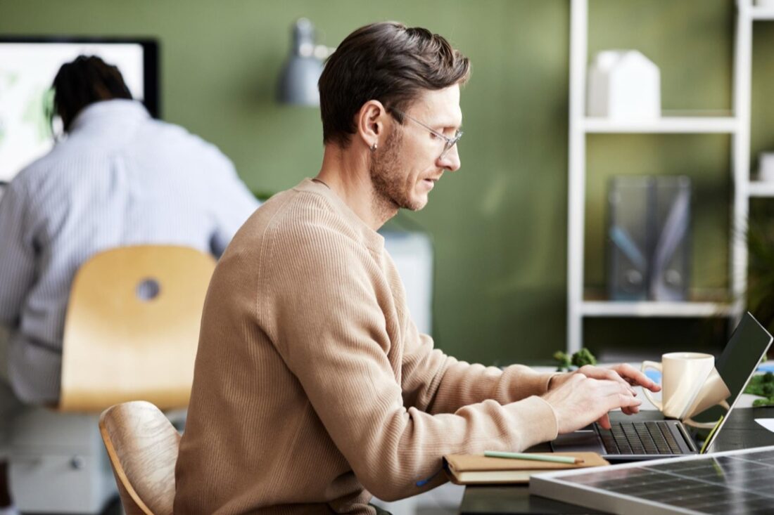 Lenovo ThinkBook 16 G8 IAL w zarządzaniu zgodnością: czy 8 TB SSD i 64 GB RAM to must-have?